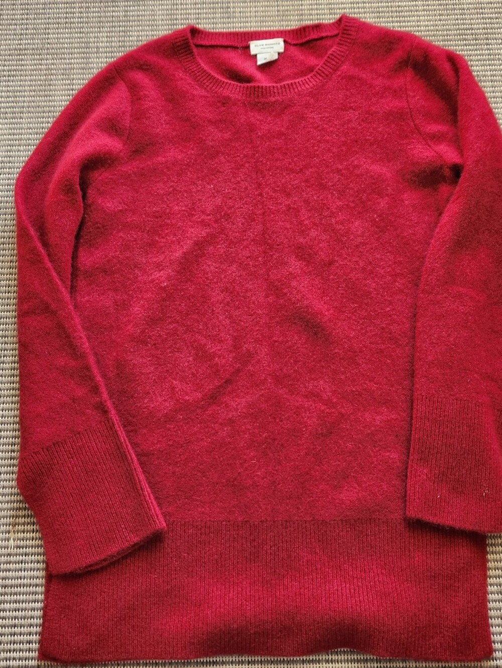 Club Monaco 100% Cashmere Knit Sweater Medium Berry Red Crewneck Long Cuff